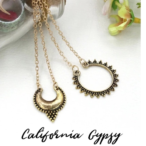 RESTOCKING🎉Antique gold double crescent necklace - Picture 3 of 5